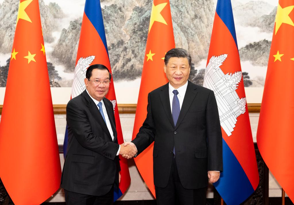  2月10日，国家主席习近平在北京钓鱼台国宾馆会见柬埔寨首相洪森。