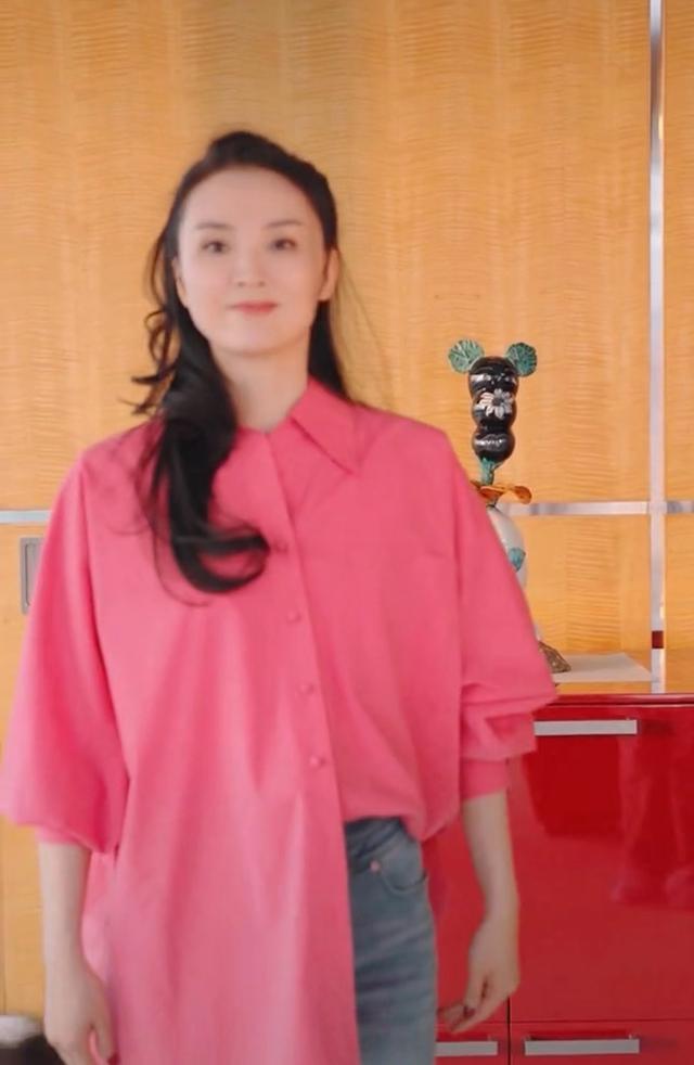 身旁未见老公身影,状态轻松未受风波影响|王艳|生日|王志才_新浪新闻