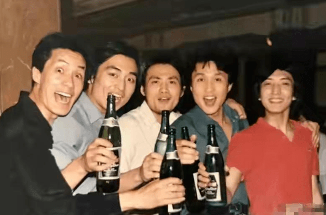 61岁“晚节不保”，名和利，救不了演员吴刚（组图） - 10