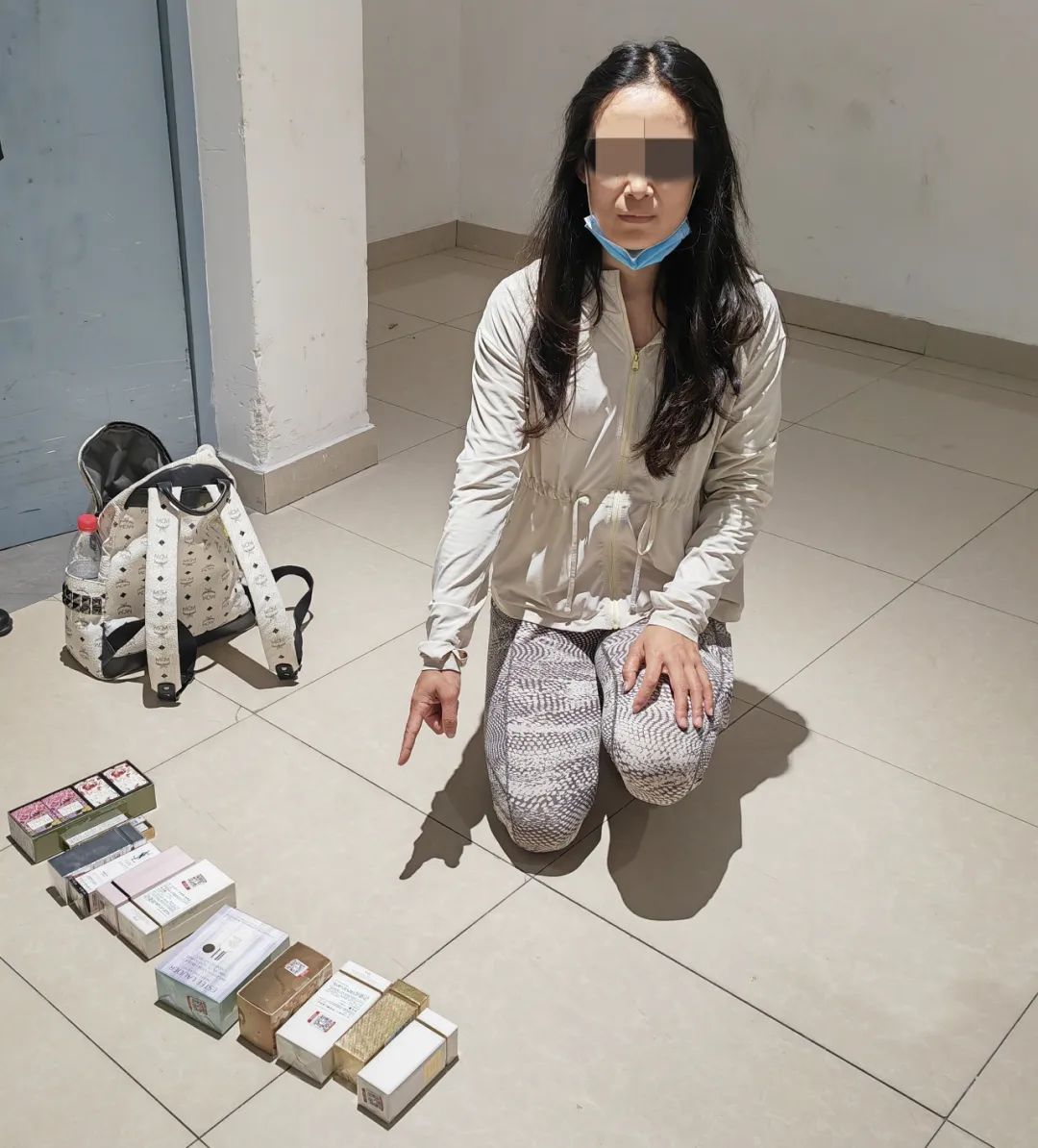 两女子在免税城内多次盗窃,三亚警方:刑拘|盗窃_新浪财经_新浪网