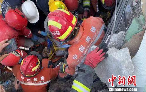 中国救援队在土耳其已营救4名被困人员，搜寻出5名遇难者