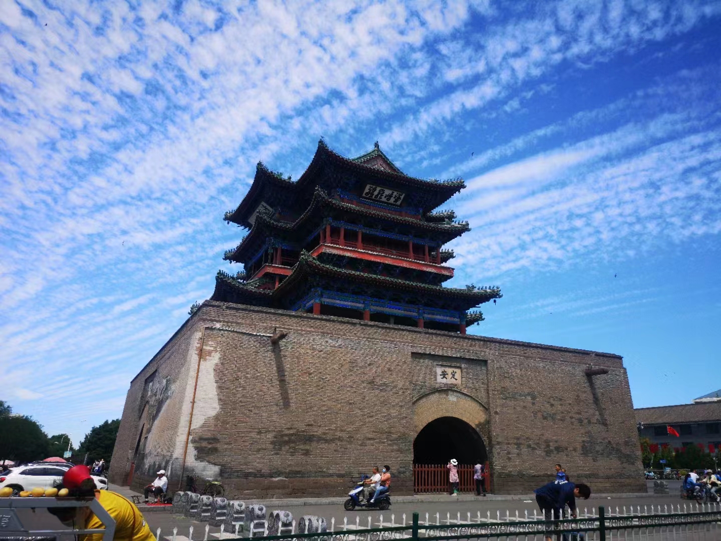 张家口市宣化清远楼在"张家口蓝"映衬下更加雄伟壮丽.郭静娴摄