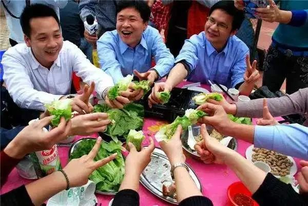 资料图万物皆可包,万事皆如意南海名宴官窑生菜宴广东人讲究吃,更