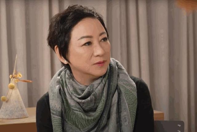 香港知名女星卖曲奇亏百万!身材发胖明显,前夫婚内出轨嫩模