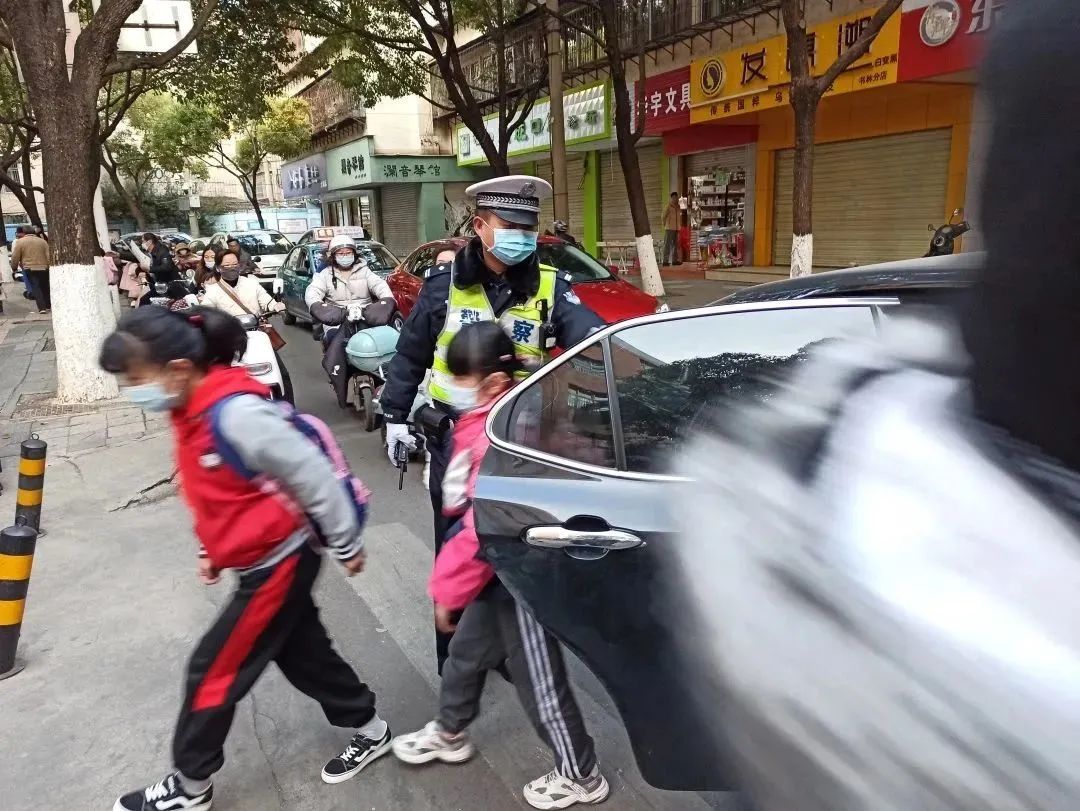 事关开学，昆明交警郑重提醒！