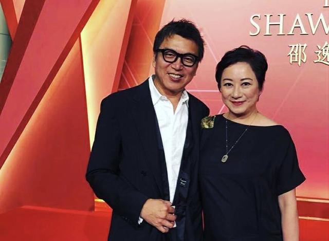香港知名女星卖曲奇亏百万!身材发胖明显,前夫婚内出轨嫩模