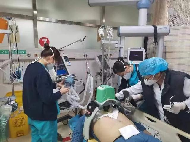 49分钟、15次除颤!济医附院急诊科成功抢救35岁心脏骤停男子