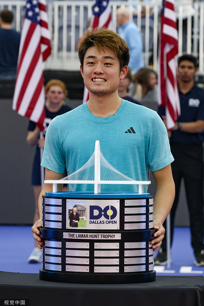 深一度吴易昺的那只蝴蝶越过废墟更越过山海