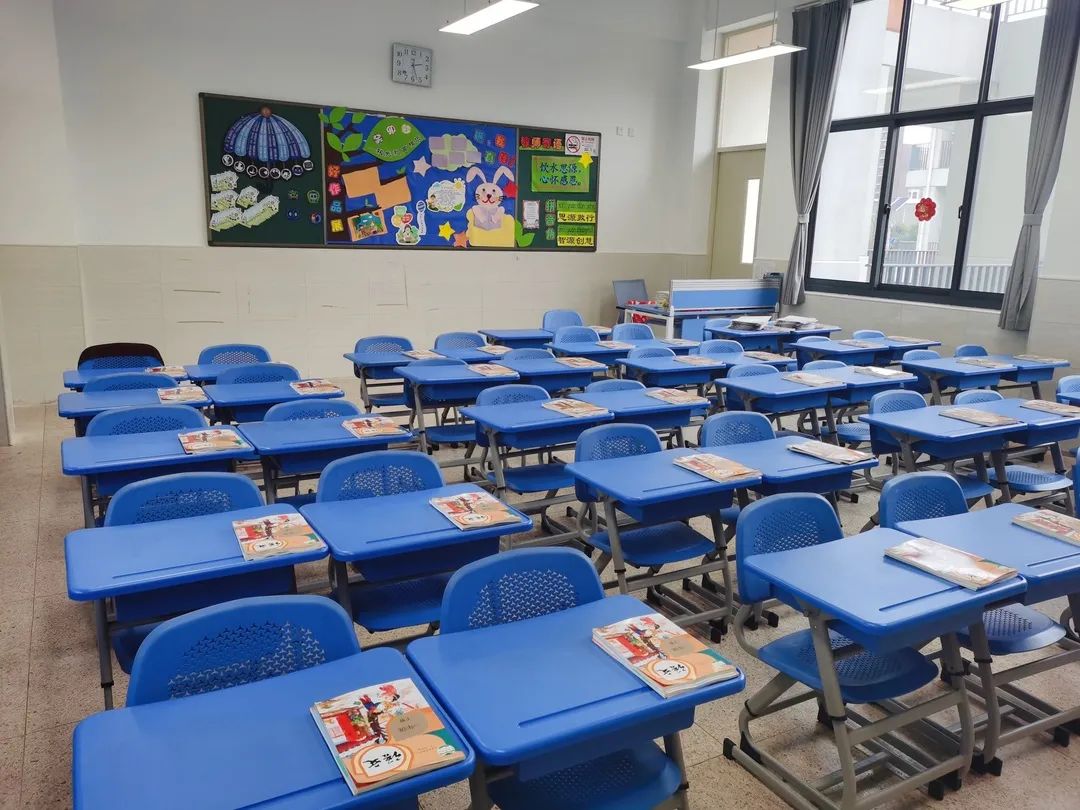 青浦区思源小学温馨整洁的教室