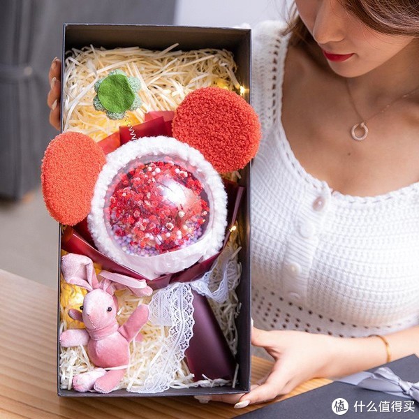 情人节送什么礼物给女朋友？除了鲜花巧克力，这5种更有意义！