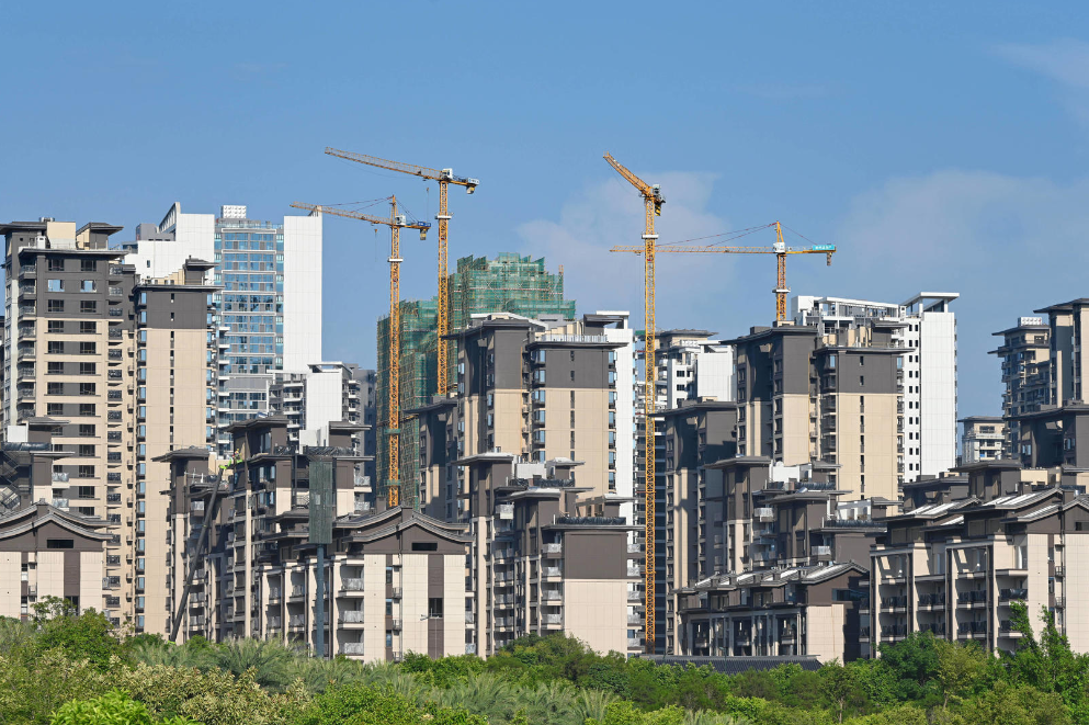 ↑南宁一处正在建设中的房贷房地产楼盘 图据视觉中国