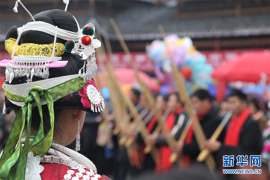 贵州凯里:跳芦笙闹新春 民俗活动乐不停