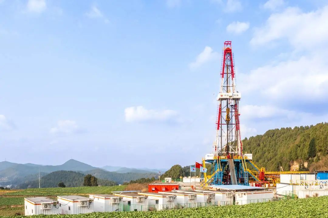 970,0.10,1.27%)西南油气田了解到,四川盆地首口万