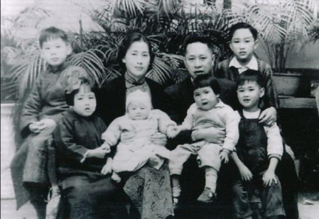 92年时邓公接见深圳某公司董事长，得知身份后问：你是叶老二吧？