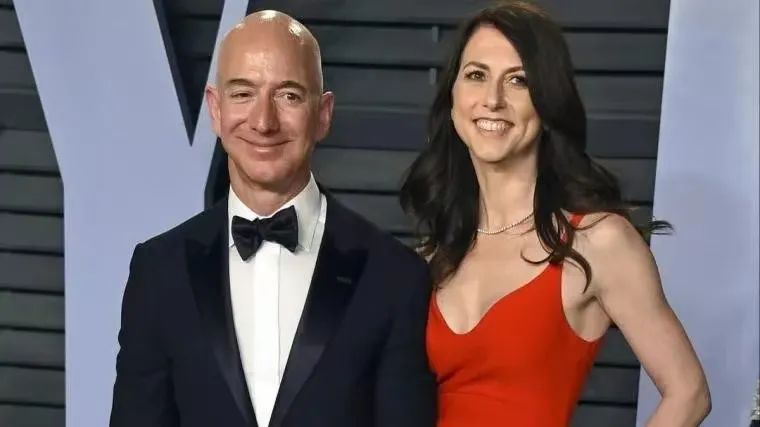 杰夫·贝佐斯（Jeff Bezos）和麦肯齐（MacKenzie Bezos）