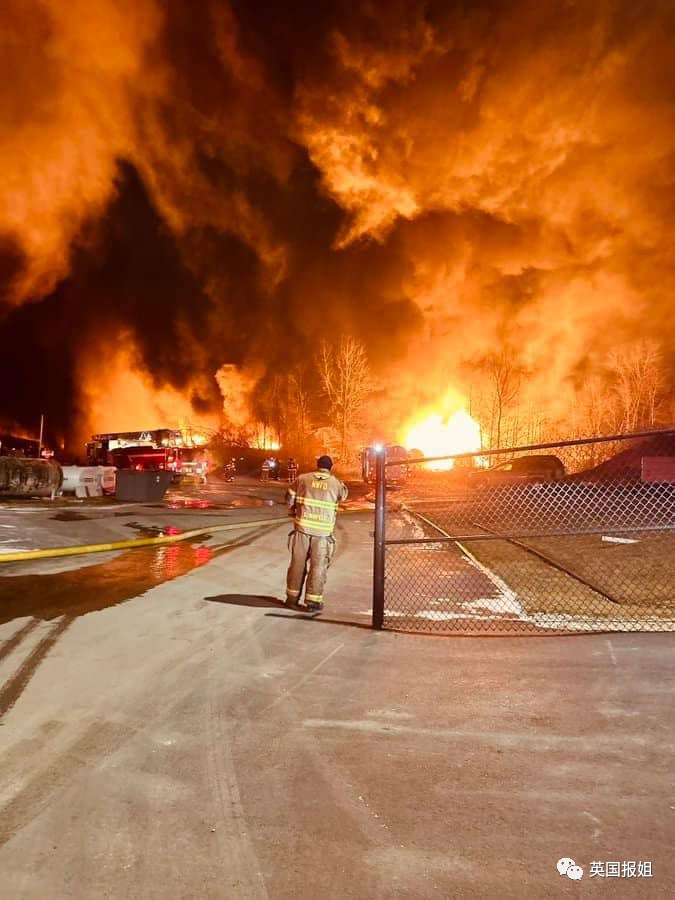 美国“致命火车”脱轨爆炸！剧毒蘑菇云笼罩，大量动物死亡，官方却叫回民众：这里很安全休闲区蓝鸢梦想 - Www.slyday.coM