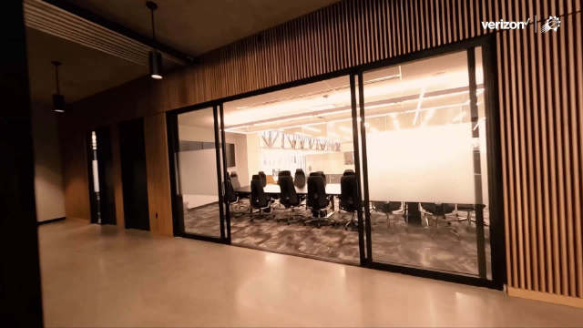 太阳5G训练中心 - 「Verizon 5G Performance Center」……
