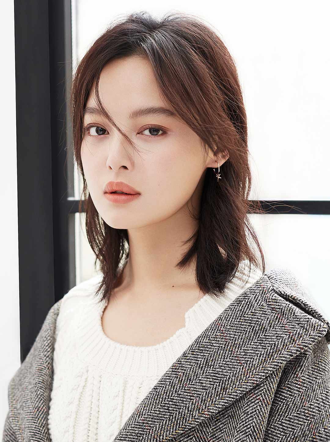 翟天临刚陪完辛芷蕾又与美女情人节共进晚餐两人恋爱多年一直没官宣