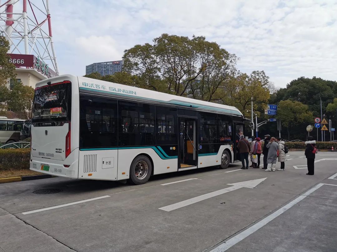 寶山部分公交線路進行高峰加密為莘莘學子保駕護航