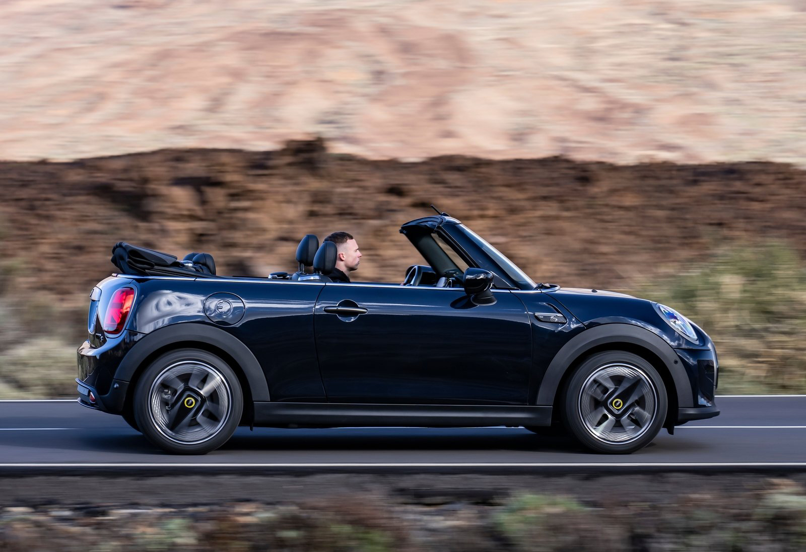 令人迷醉的小可爱 新款电动mini敞篷版官图发布-新浪汽车