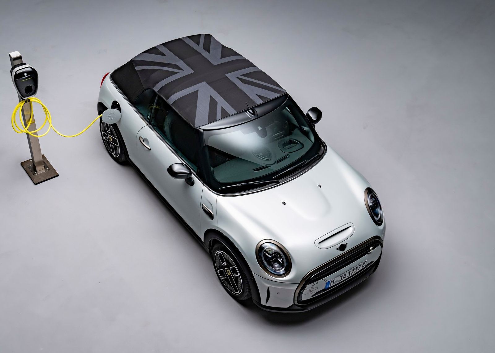 令人迷醉的小可爱 新款电动mini敞篷版官图发布-新浪汽车