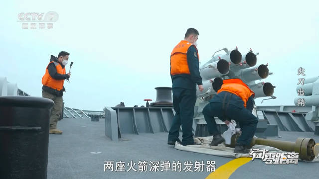 现场开火！ 实拍中国海军“温州舰”密集发射火箭深弹……|中国海军|火箭|温州市_新浪新闻