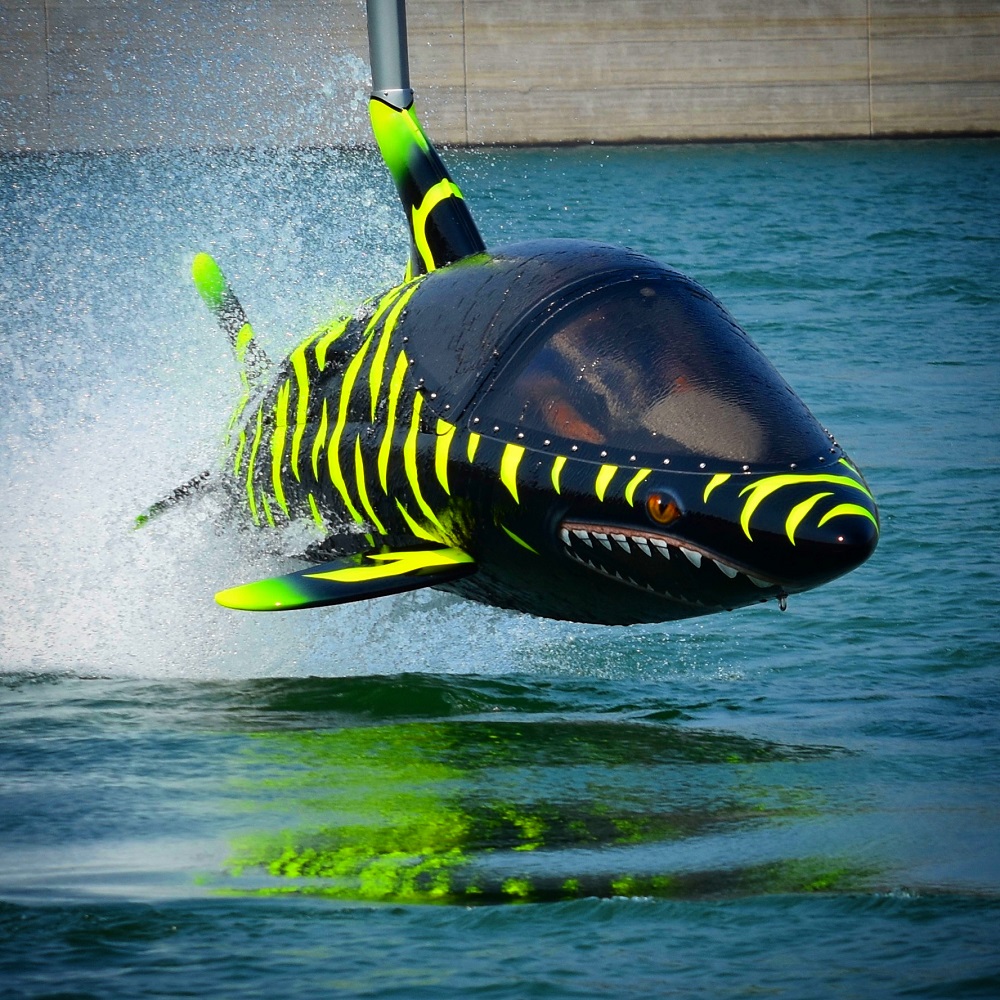 你需要一条"鲨鱼"摩托艇-新浪汽车