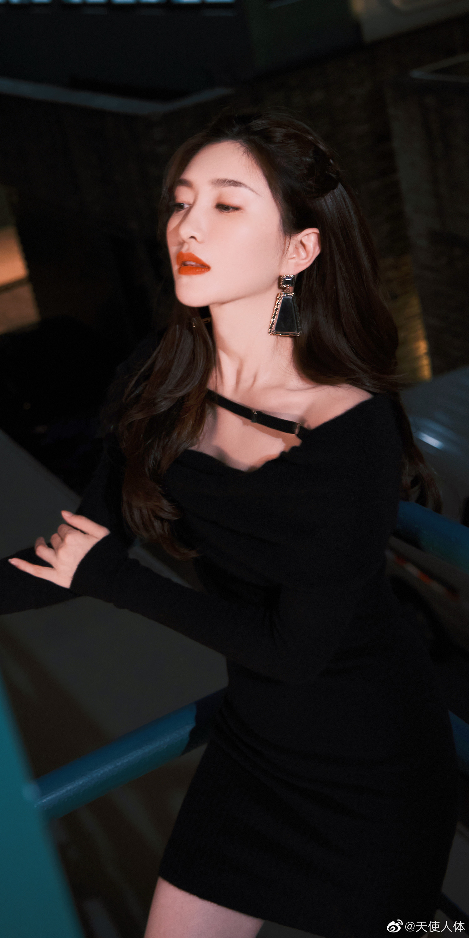 江疏影黑酷大长腿写真壁纸|江疏影|壁纸|写真_新浪新闻