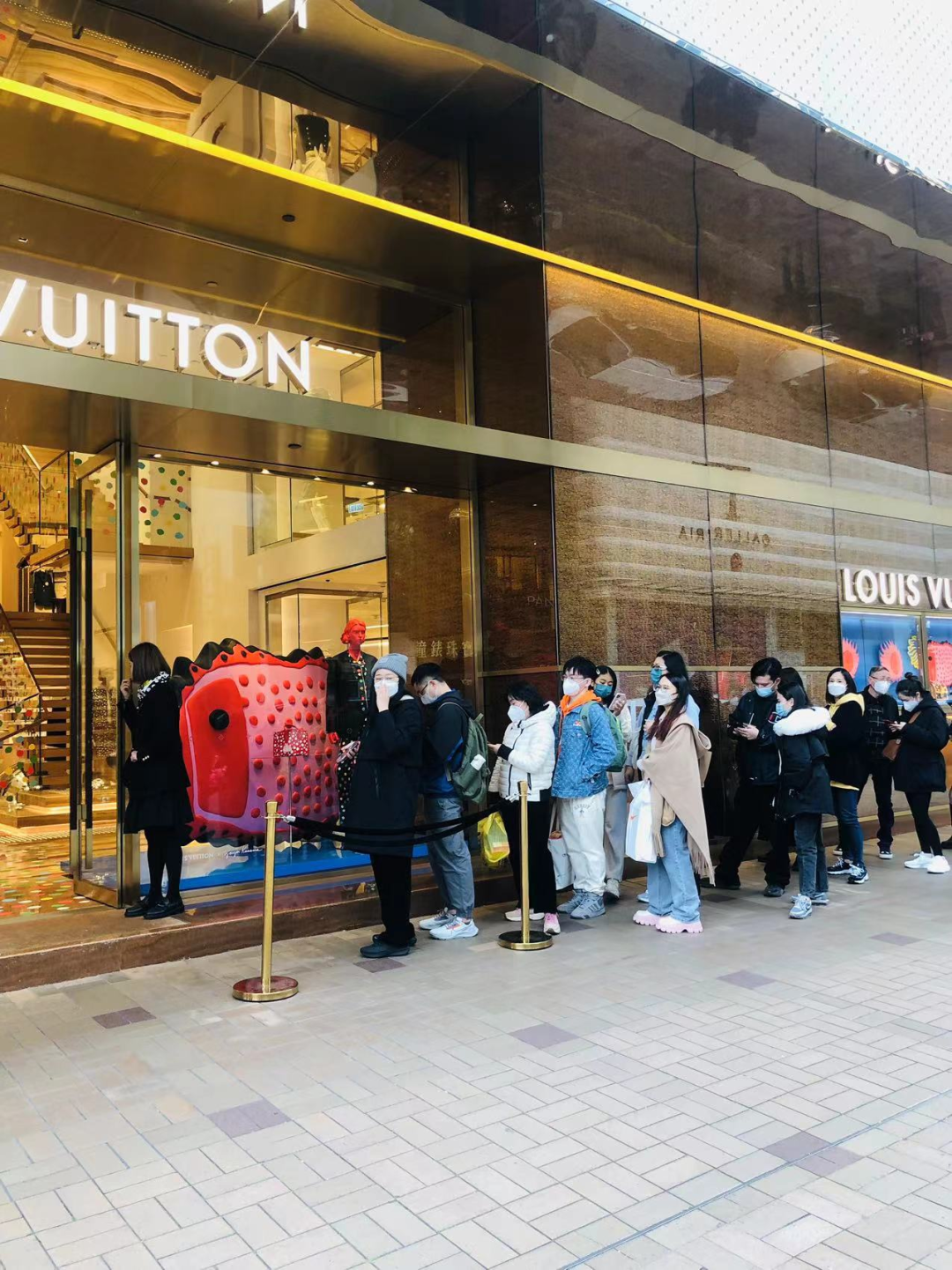 香港的奢饰品比内地便宜多少（香港的奢饰品比内地便宜多少呢）
