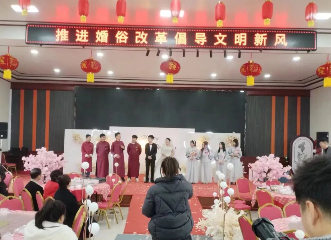 2月11日，王春相女儿的婚事在村里的婚俗改革大礼堂举行。受访者供图