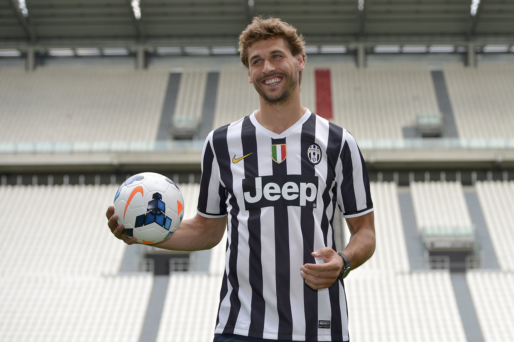 官方:2010年世界杯冠军成员,37岁西班牙前锋略伦特宣布退役|略伦特