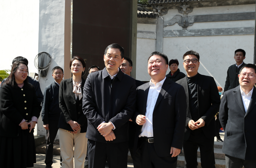 刘小涛察看墨池—东瓯王庙—县学前保护提升工程进展情况.