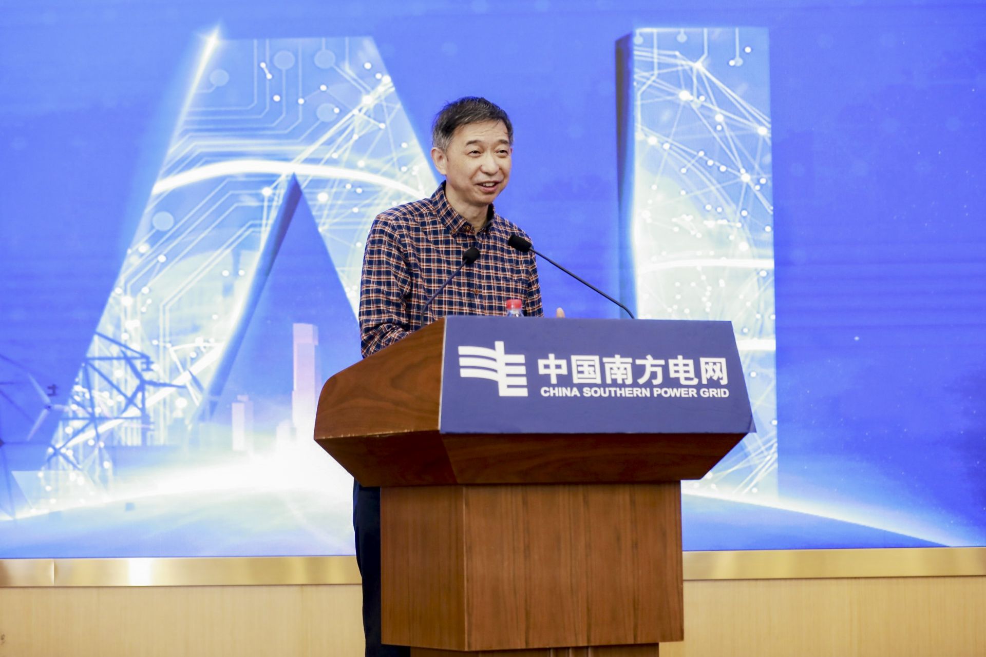 王坚院士:解好电力行业的关键问题,有可能引领下一波AI浪潮__财经头条