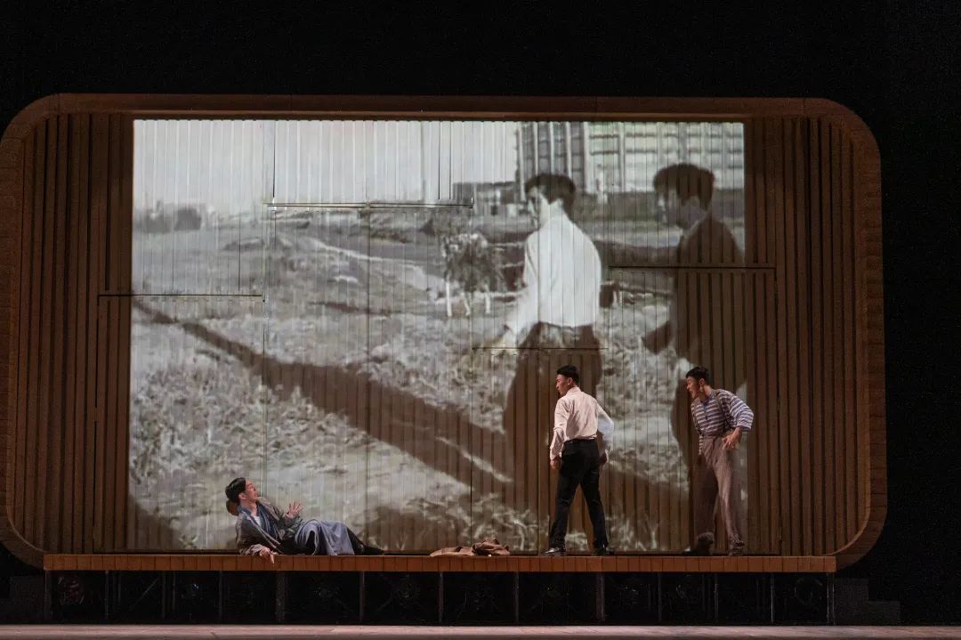 《十字街头》剧照