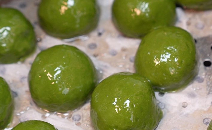 上海德兴馆中华路店的青团.