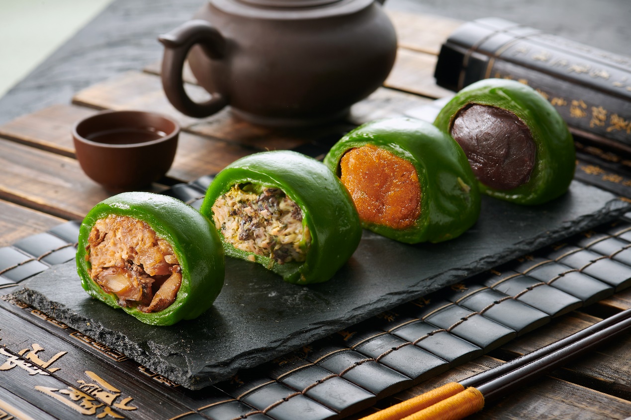 上海德兴馆今年有四种口味青团,其中黑松露菜肉青团,鲍鱼陈皮猪肉青团