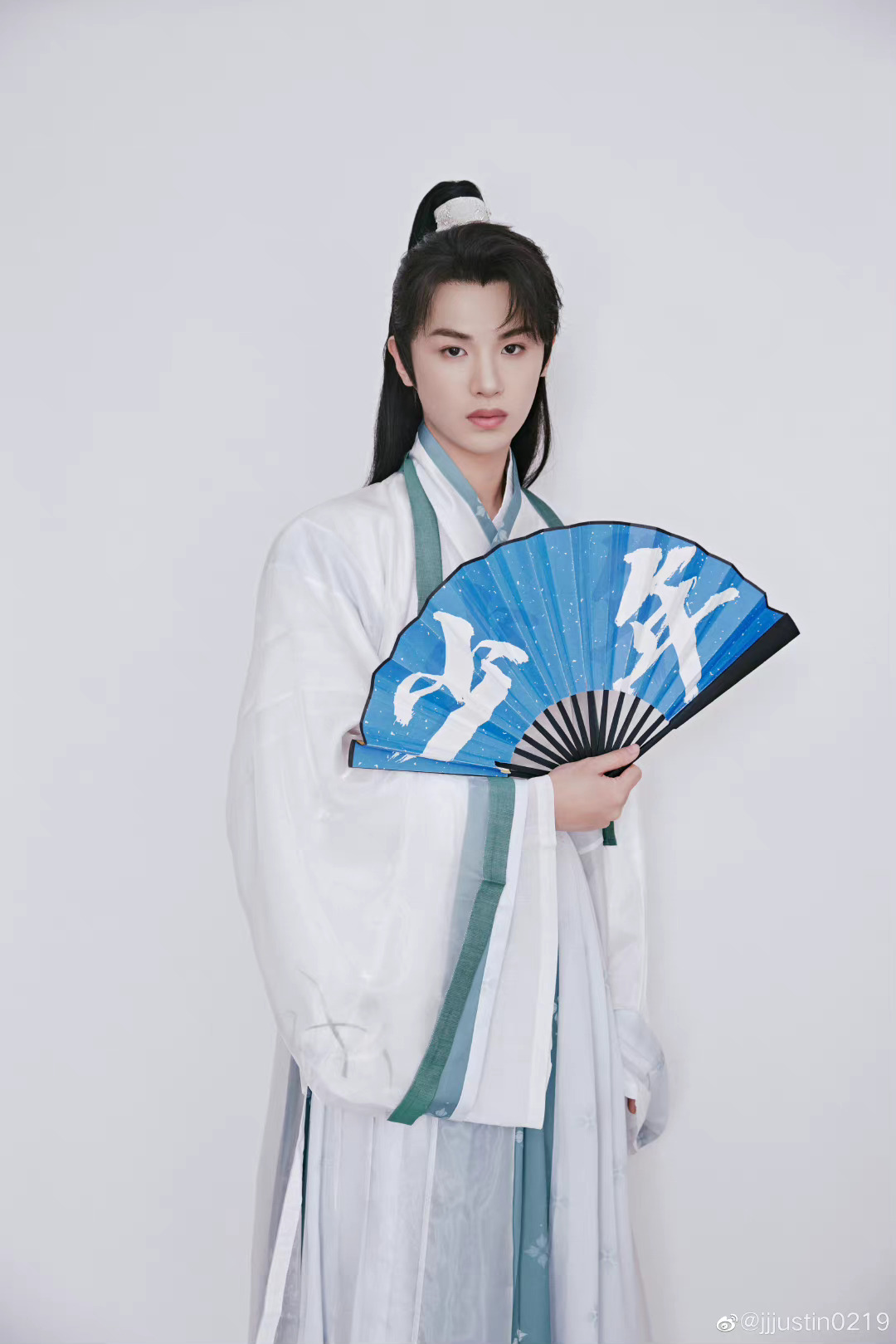 昊昊古装扮相有一种青涩的书生气质是怎么肥四!
