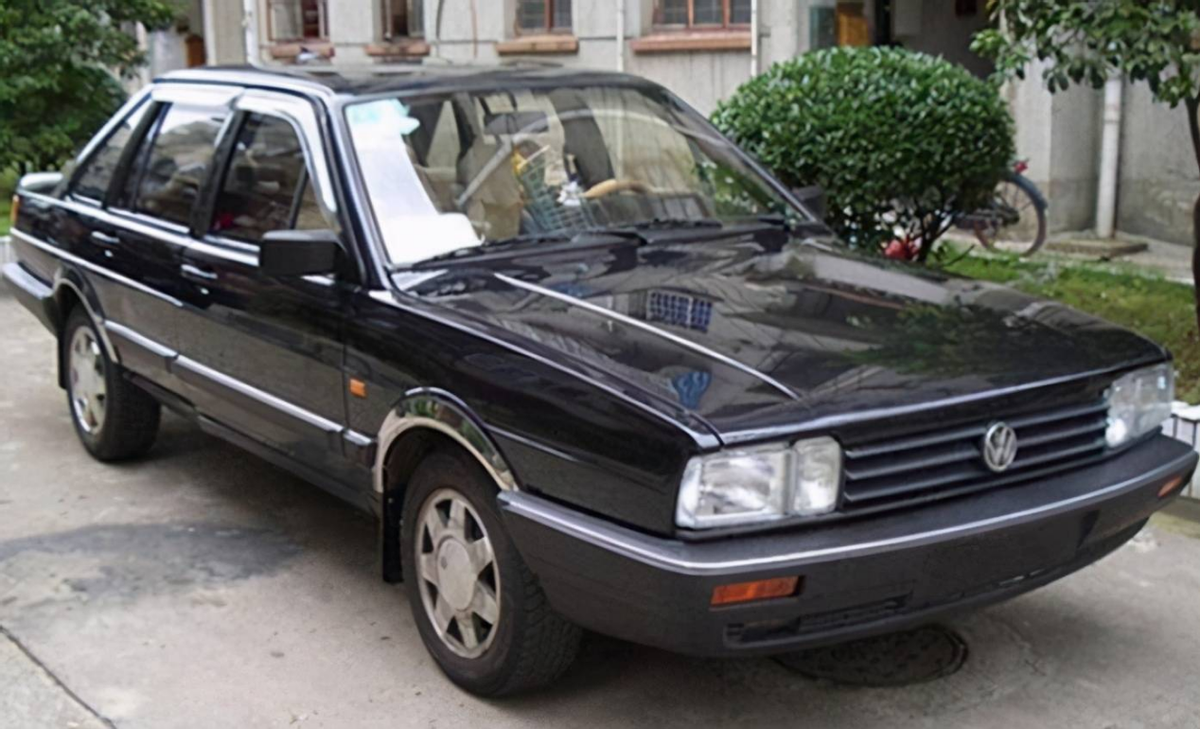 在随后的多年中,桑塔纳一直以桑塔纳·维斯塔(santana vista)之名销售