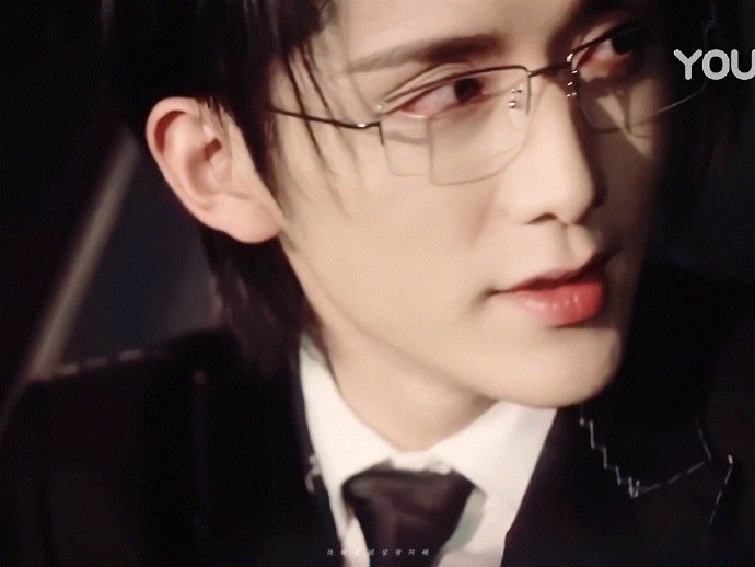 《光渊》开播了！张新成演的裴溯好带感啊！半框眼镜配西装！|张新成|光渊|眼镜_新浪新闻