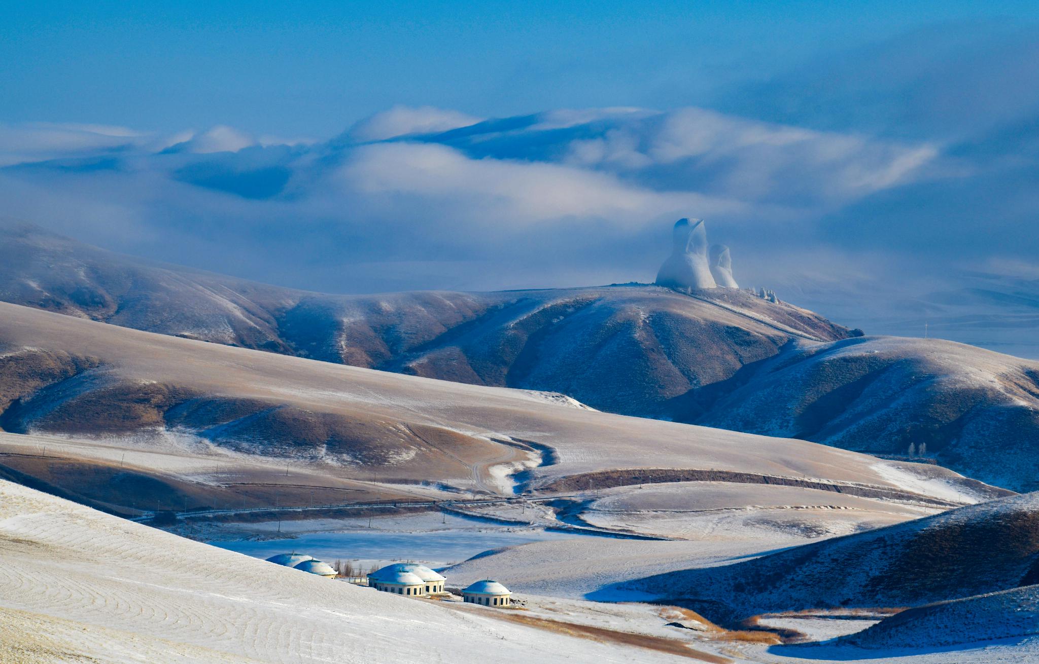 这是2月18日拍摄的霍林郭勒市观音山草原雪景.