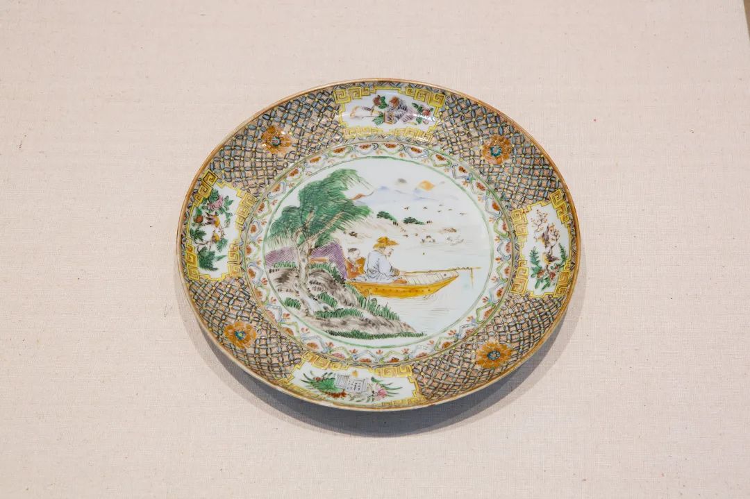 品珍广彩人物纹盘