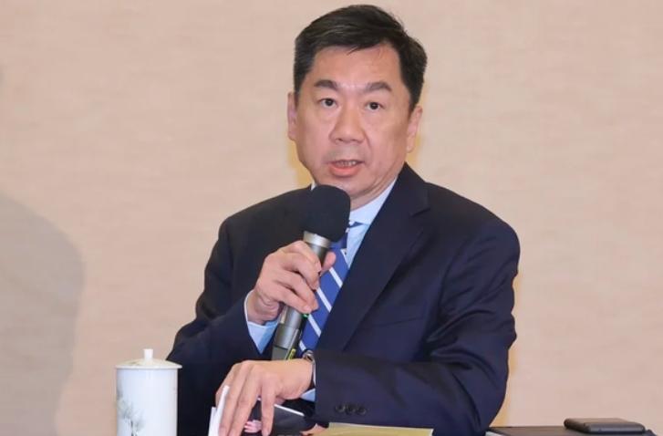 &ldquo;接受性招待&rdquo;，他上任18天辞了