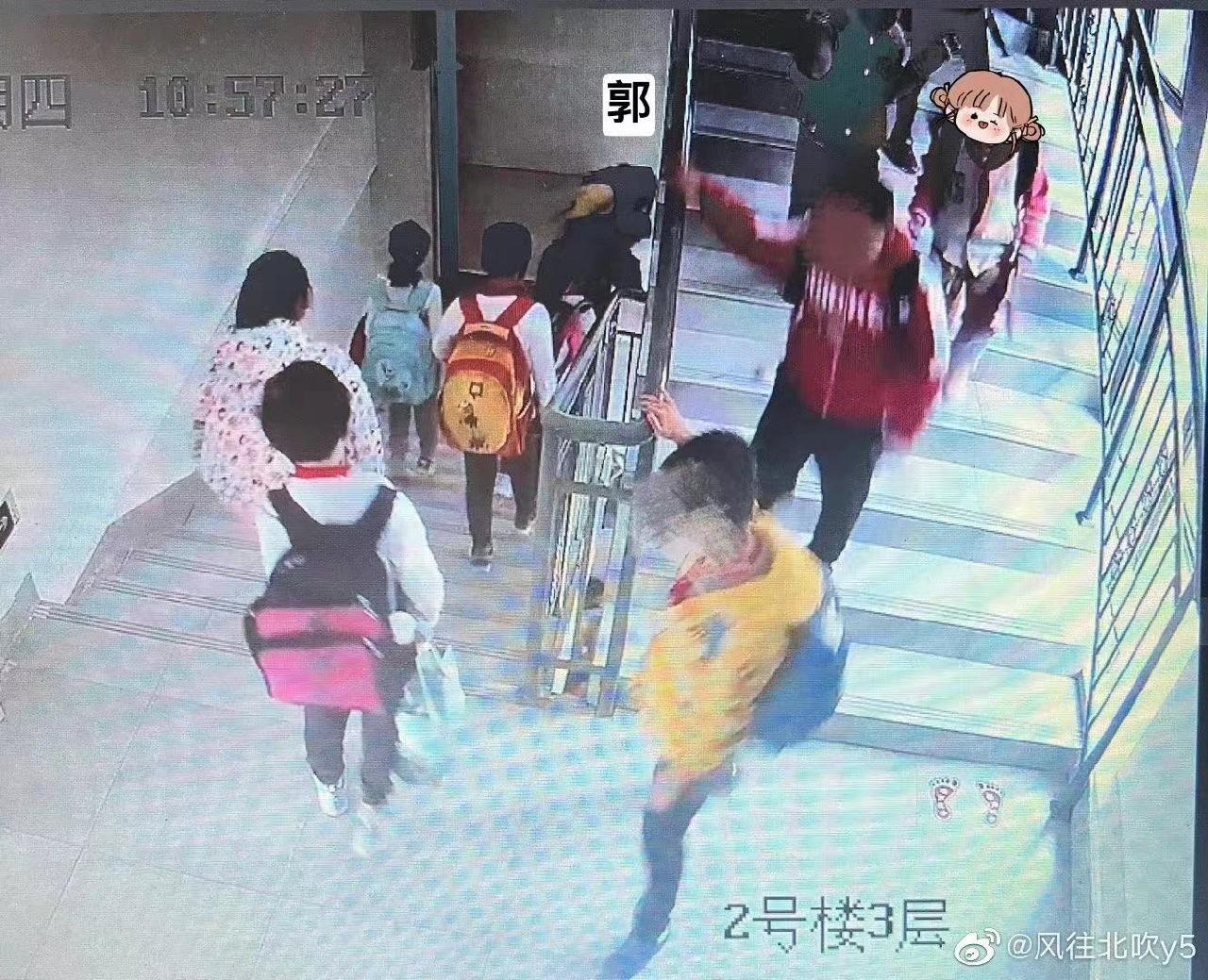 男孩多次举手示意后离世 带给学校哪些警示？休闲区蓝鸢梦想 - Www.slyday.coM