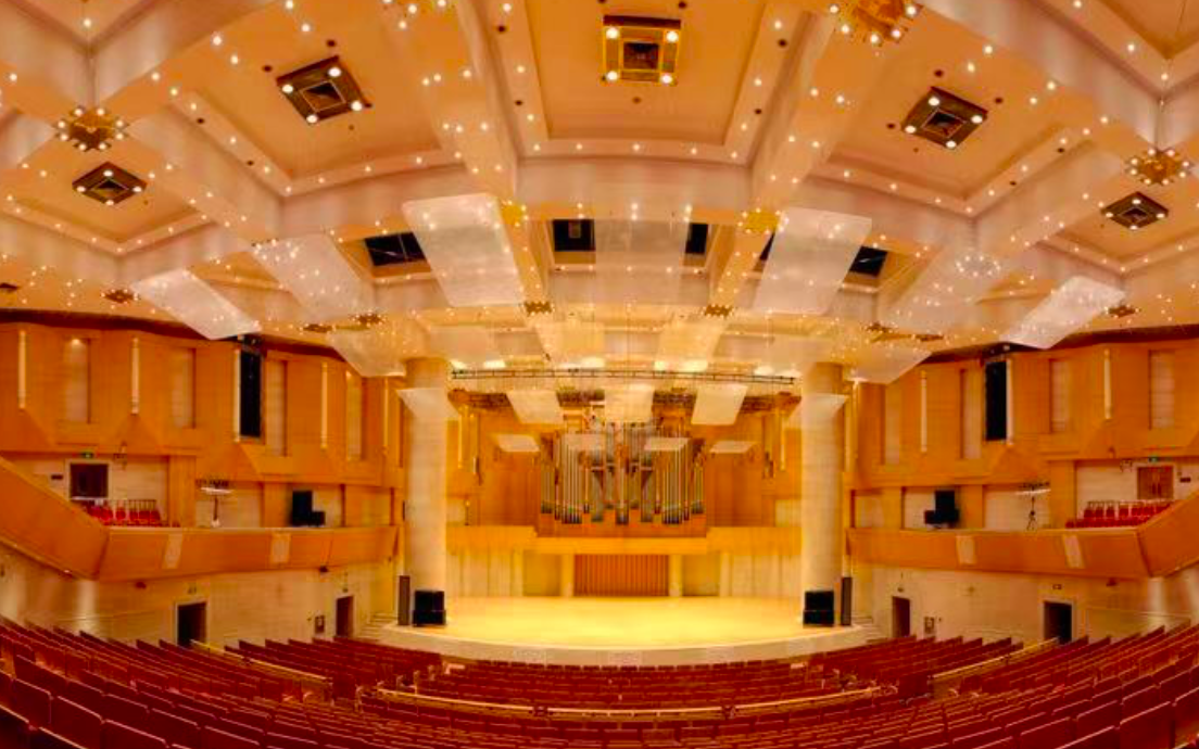 中山公园音乐堂是全世界唯一一座皇家园林中的专业音乐厅.