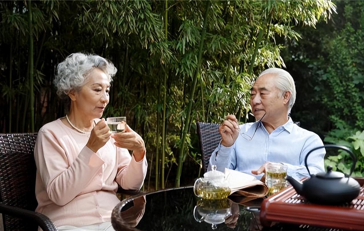 喝茶能不能降血压?血压高的人喝红茶好,还是喝绿茶好?