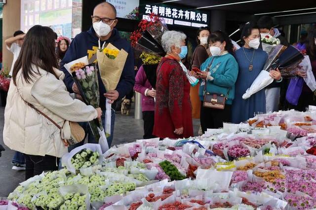 斗南鲜花是到云南旅游的游客们的伴手礼。（刘屹/摄）