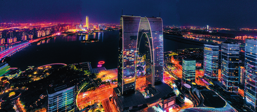苏州金鸡湖畔夜景(2022年9月22日摄)李博摄 / 《瞭望》新闻周刊