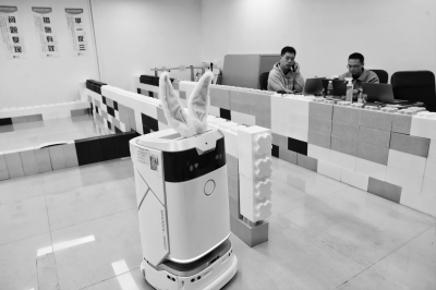 &nbsp;&nbsp;&nbsp;&nbsp;人形機器人整體還處於技術研發階段，距離真正商業化還有很長一段距離。　視覺中國/圖