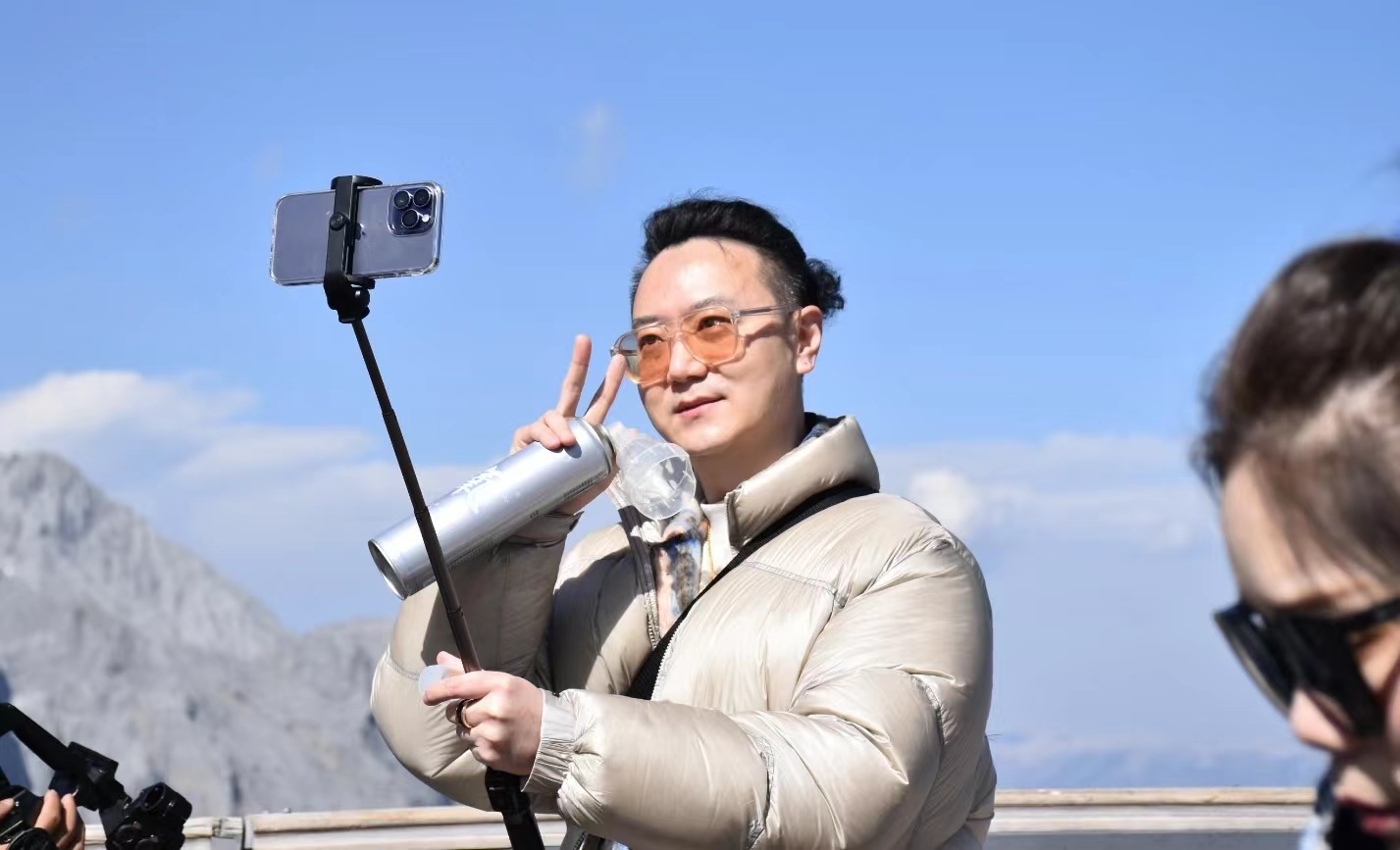 粉丝超千万的海外博主们来了!为的就是“舍不得的丽江”!|丽江市_新浪新闻