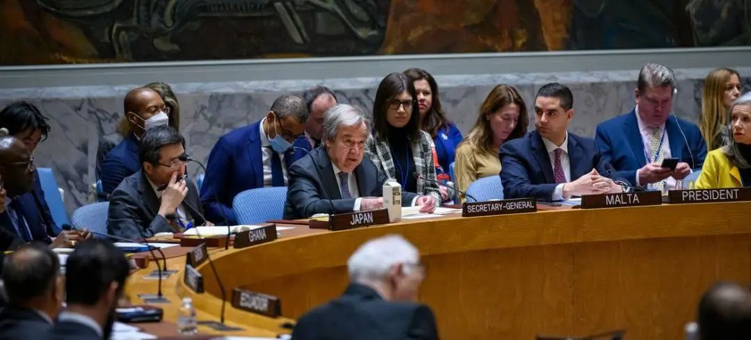 古特雷斯在联合国安理会会议上就海平面上升及其对国际和平与安全的影响发表讲话。图源：联合国官网